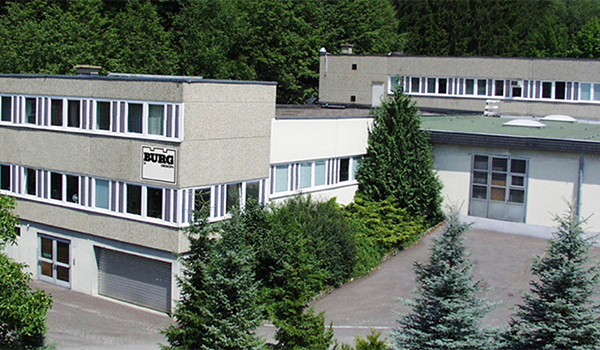 Die BURGHOLZER GesmbH wird in Haidershofen gegründet und ist Spezialist für die Produktion von besonders hochwertigen und großflächigen Siebdrucken. Die BURGHOLZER GesmbH wird in Haidershofen gegründet und ist Spezialist für die Produktion von besonders hochwertigen und großflächigen Siebdrucken.